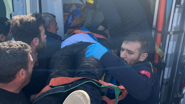 Devrilen traktörün sürücüsü öldü