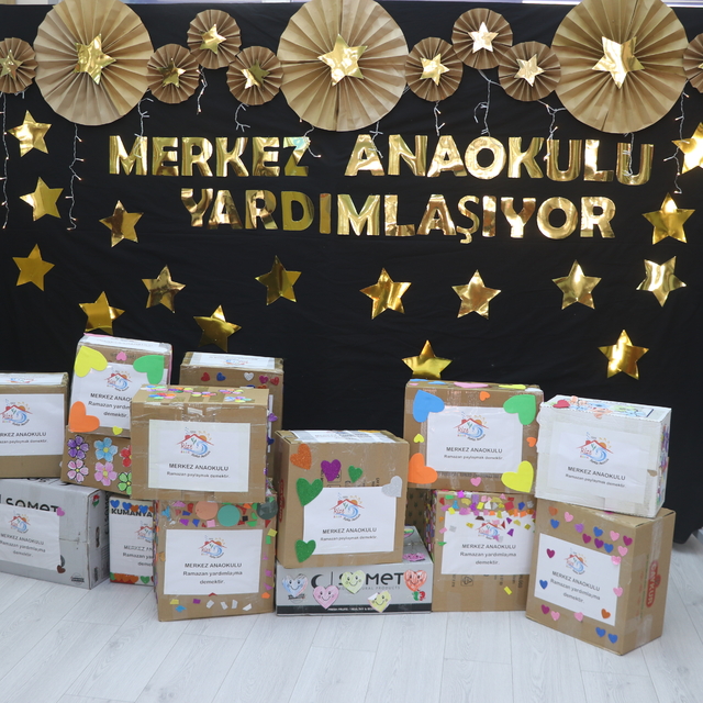 Rize'de anaokulu öğrencileri ramazan kolisi hazırladı