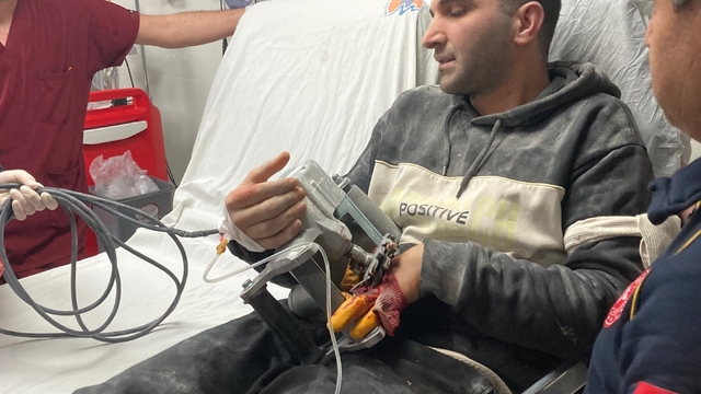 Mersin'de eli karot makinesine sıkışan işçi yaralandı