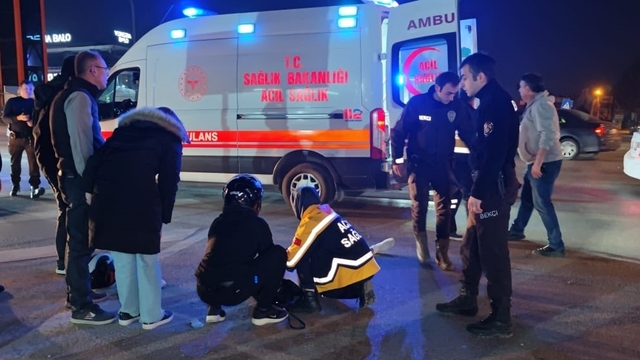 Bursa'da otomobil ile çarpışan motosikletin sürücüsü ağır yaralandı