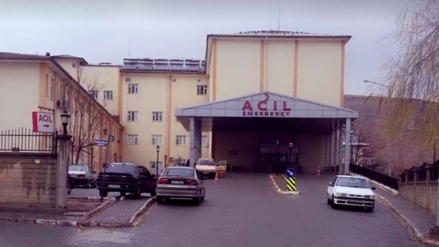 Elazığ'da çığ altında kalan köylüyü aramaya çıkan yakınları kurtardı