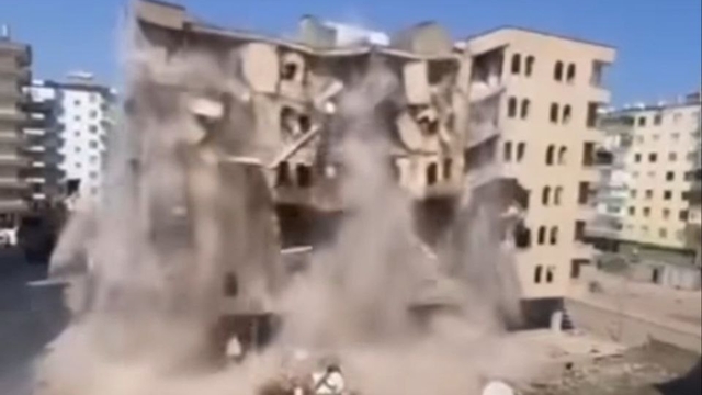 Diyarbakır'da 6 katlı bina, yıkım sırasında çöktü