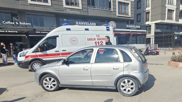 Merzifon'da otomobille çarpışan motosikletteki 2 kişi yaralandı