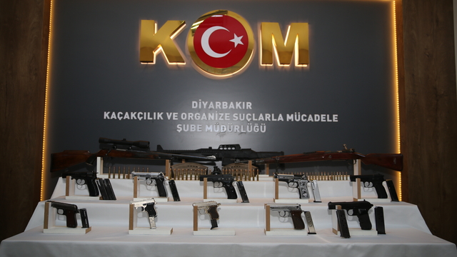 Diyarbakır merkezli 2 ilde kaçak silah operasyonunda 17 zanlı yakalandı