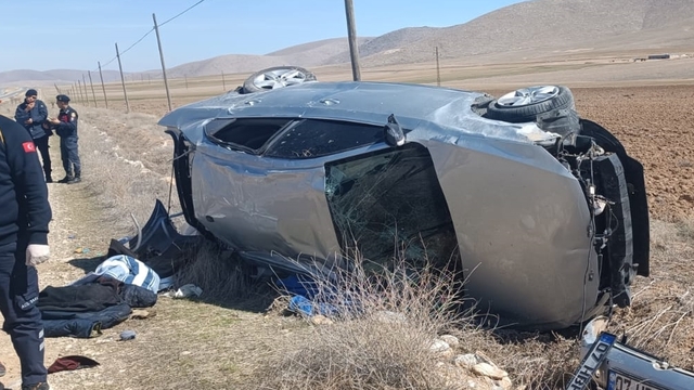 Karaman'da devrilen otomobildeki 1 kişi öldü, 1 kişi yaralandı