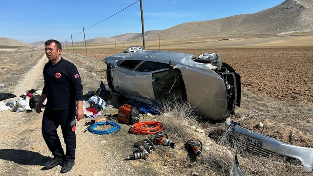 Takla atan otomobilin sürücüsü kurtuldu, eşi öldü