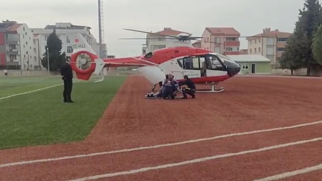 Çanakkale'de ambulans helikopter kalp krizi geçiren 77 yaşındaki kadın için havalandı