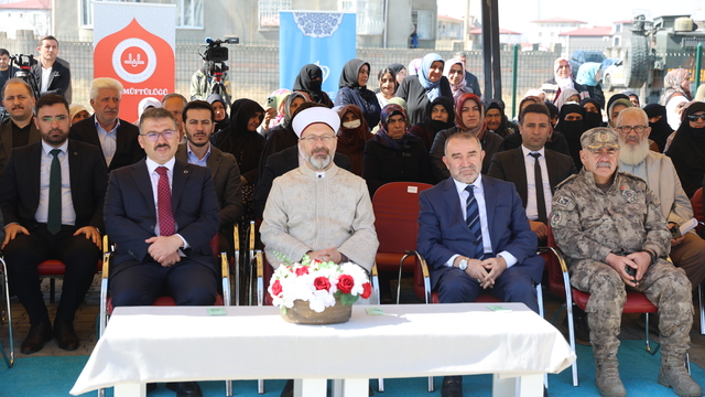 Diyanet İşleri Başkanı Erbaş, Iğdır'da Kur'an kursu açılışında konuştu: