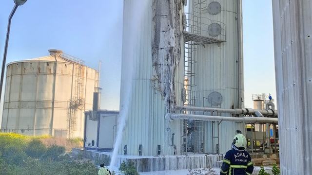 Adana'da LNG depolama tankında çıkan yangın söndürüldü