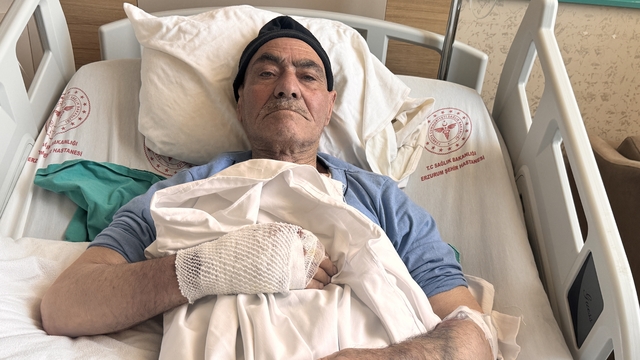 Erzurum'da üzerine kaynar su dolu çaydanlık devrilen yaşlı adam yaralandı