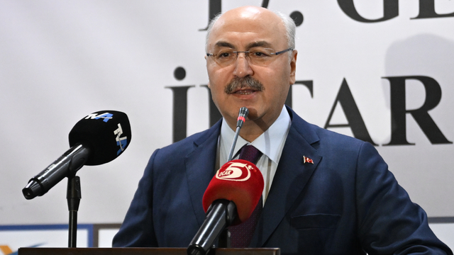 Adana'da koruyucu aileler ve evlatları iftar programında buluştu