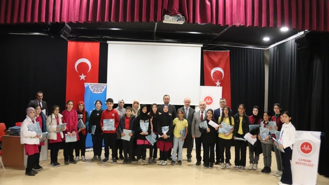 Çankırı'da öğrenciler Mehmet Akif Ersoy'un şiirlerini en güzel okumak için yarıştı