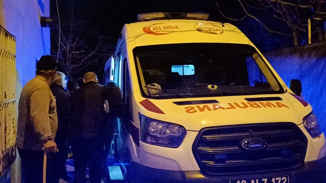 Arkadaşlarıyla birlikte otururken çıkan tartışmada tabancayla vuruldu