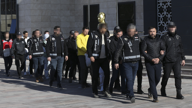 Çanakkale'de otelde balyozlu ve bıçaklı kavgaya karışan 10 zanlı yakalandı