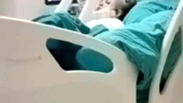 Okulda sobada ısınırken montu alev alan öğrenci yaralandı