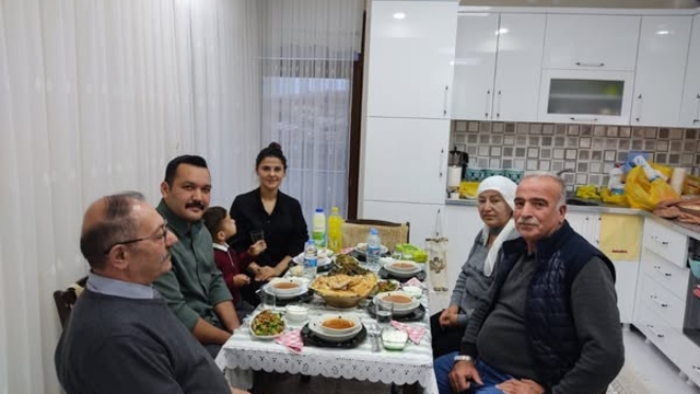 Ağın Kaymakamı Türkmenoğlu, şehit ailesiyle iftar yaptı