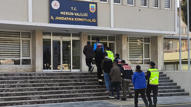 Mersin ve Hatay'da yakalanan 2 göçmen kaçakçısı tutuklandı