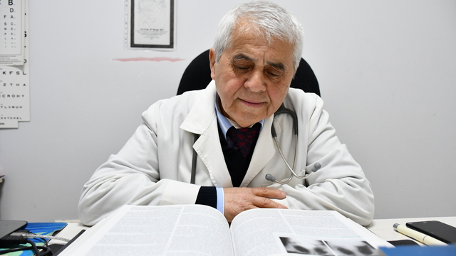 Meslekte 39 yılını deviren doktor Tıp Bayramı'nda emekli oldu