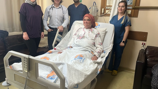 Mersin'de kadının vücudundan 1 kilo 120 gram guatr kitlesi çıkarıldı