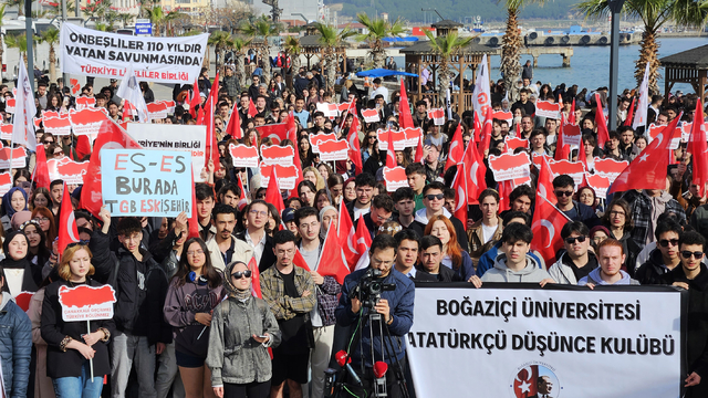 Çanakkale'de "Şehitlere Saygı Mitingi" düzenledi