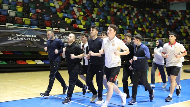 Samsun Büyükşehir Spor Akademisi gençleri mülakatlara hazırlıyor