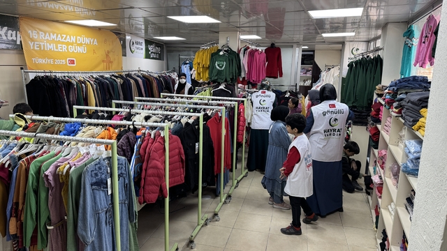 Kahramanmaraş'ta  500 yetime giysi yardımı yapıldı