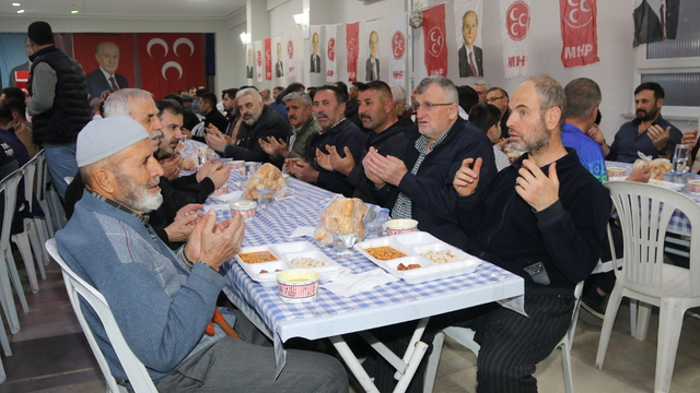 Taşova'da MHP İlçe Başkanlığınca iftar programı düzenledi