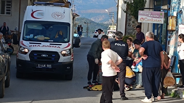 Mersin'de devrilen motosikletteki 2 kişi yaralandı