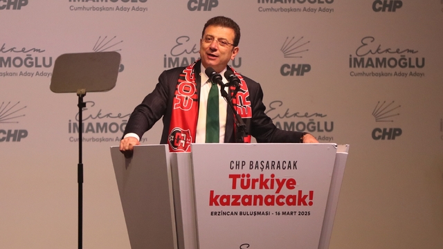 İstanbul Büyükşehir Belediye Başkanı İmamoğlu, Erzincan'da partililerle buluştu