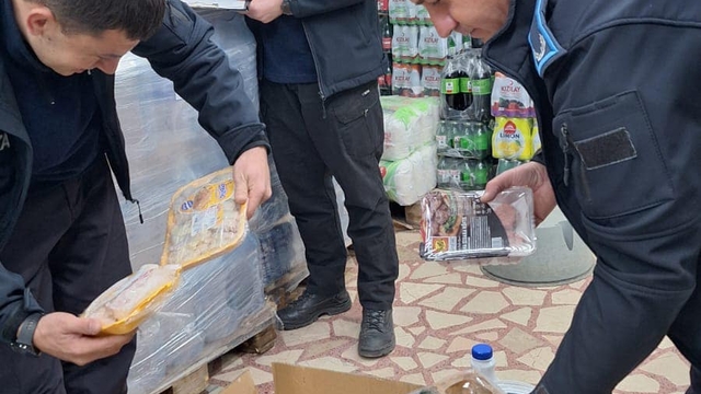 Kıyıköy'de marketlerde satılan ürünler denetlendi