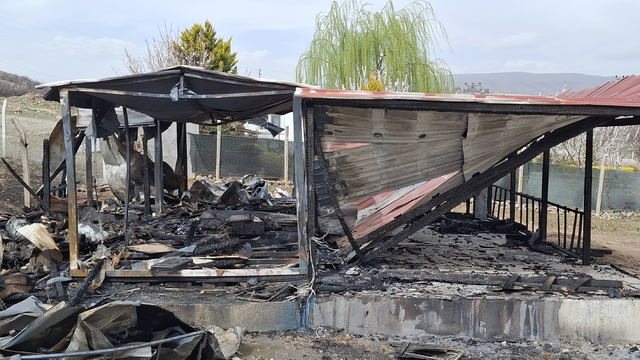 Beypazarı'nda hobi bahçesindeki konteyner ev yandı