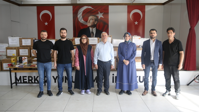 Siirt'te bir okulda hazırlanan gıda kolileri ihtiyacı olan ailelere ulaştırılıyor