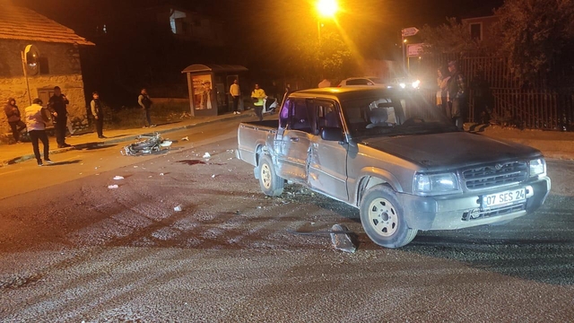 Antalya'da kamyonetle çarpışan motosikletin sürücüsü hayatını kaybetti
