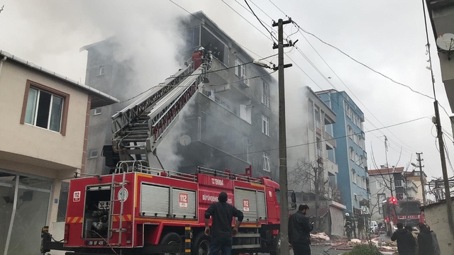Tekirdağ'da 4 katlı binada doğal gaz kaynaklı patlama: 2 yaralı