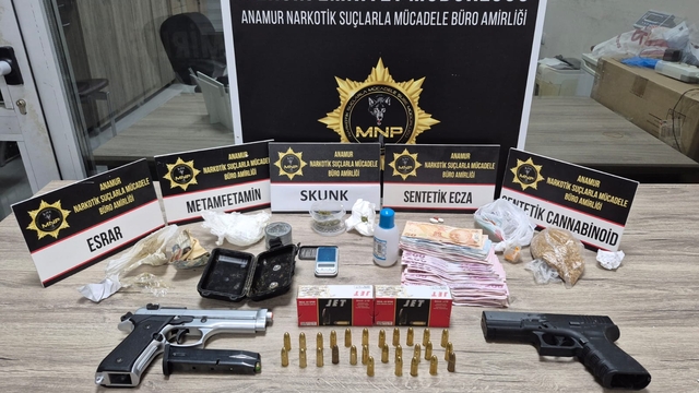 Anamur'da uyuşturucu operasyonunda yakalanan 3 şüpheliden 2'si tutuklandı