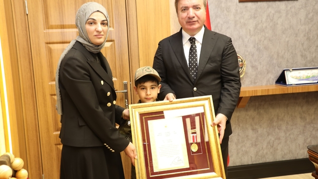 Erzincan'da şehit ailesine "Devlet Övünç Madalyası ve Beratı" verildi