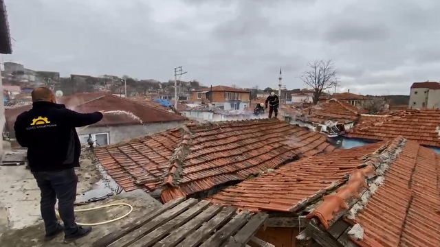 Tekirdağ'da yangın çıkan ev kullanılamaz hale geldi