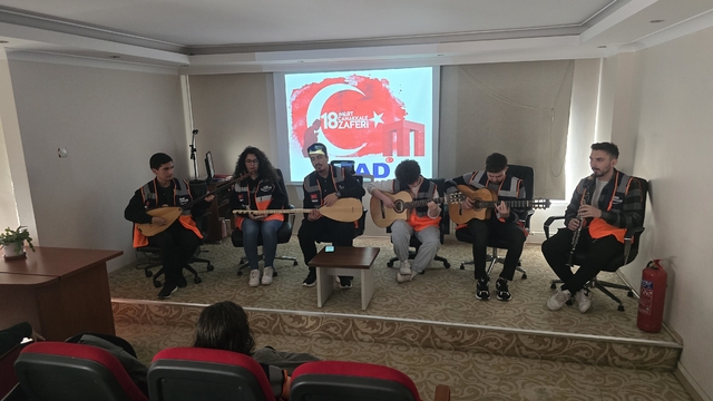 Bolu'da AFAD gönüllüsü gençler, Çanakkale türküleri seslendirdi