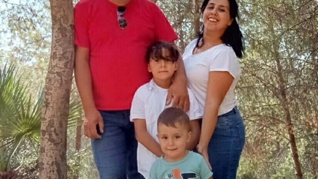 İtfaiyecinin yangında ölen eşi ve 2 çocuğu toprağa verildi