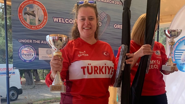 Kocaelili sportif balıkçılar Yunanistan'daki turnuvadan kupayla döndü