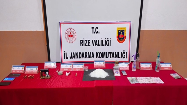 Rize'de uyuşturucu operasyonu kamerada