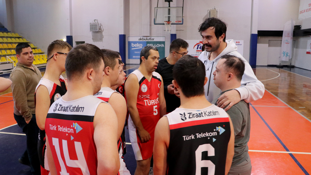Down Sendromlu Milli Basketbol Takımı, Tekirdağ'da farkındalık maçı yaptı