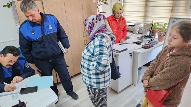 Korkuteli'de dilencilere yönelik denetimler sürüyor