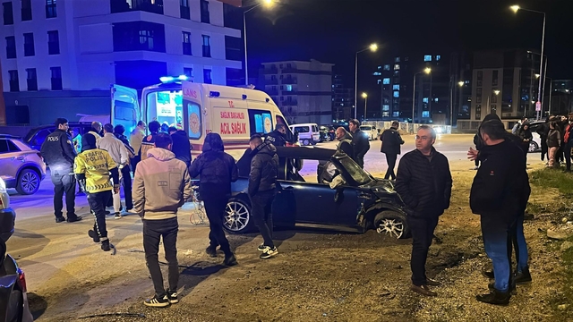 Edirne'de iki otomobilin çarpıştığı kaza kamerada: 4 yaralı