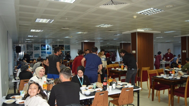 Bitlis'te sağlık çalışanları iftar programında bir araya geldi