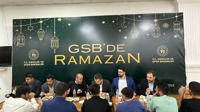 AK Parti Mardin İl Başkanı Mehmet Uncu, öğrencilerle sahurda buluştu