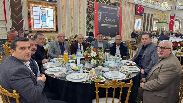Kilis Valisi Şahin, iftarda muhtarlarla bir araya geldi