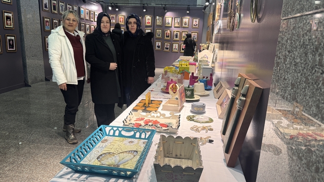 Zonguldak'ta gazi ve şehit yakınlarının el işi ürünleri sergilendi