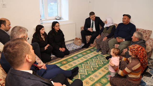 Burdur'da üniversite öğrencileri, şehit aileleriyle iftar yapıyor