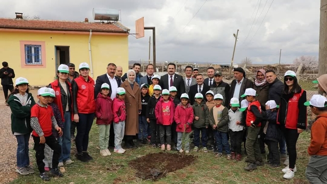 Viranşehir'de fidanlar toprakla buluştu